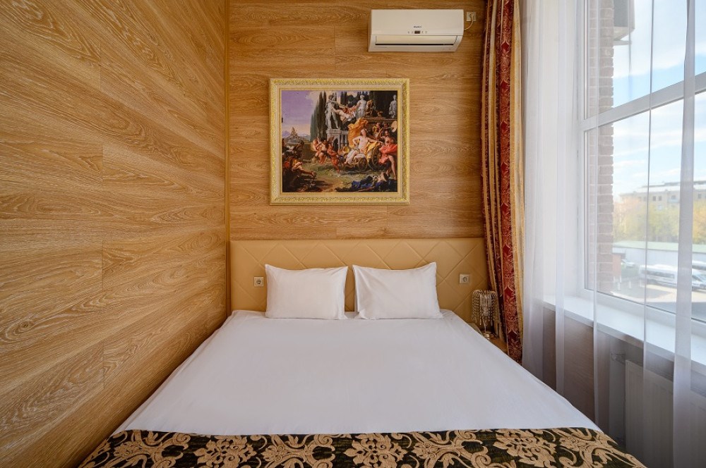 Небольшой двухместный номер в Azimut Отель Дербеневская Москва