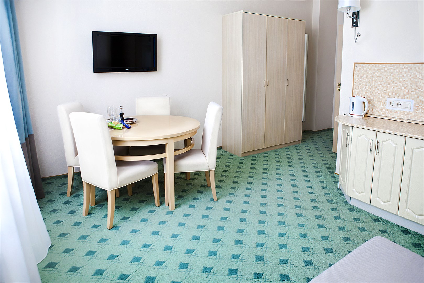 Apartment/Апартамент (Студия)  двухместный двухкомнатный с мини-кухней, 1 Корпус в Теплое море