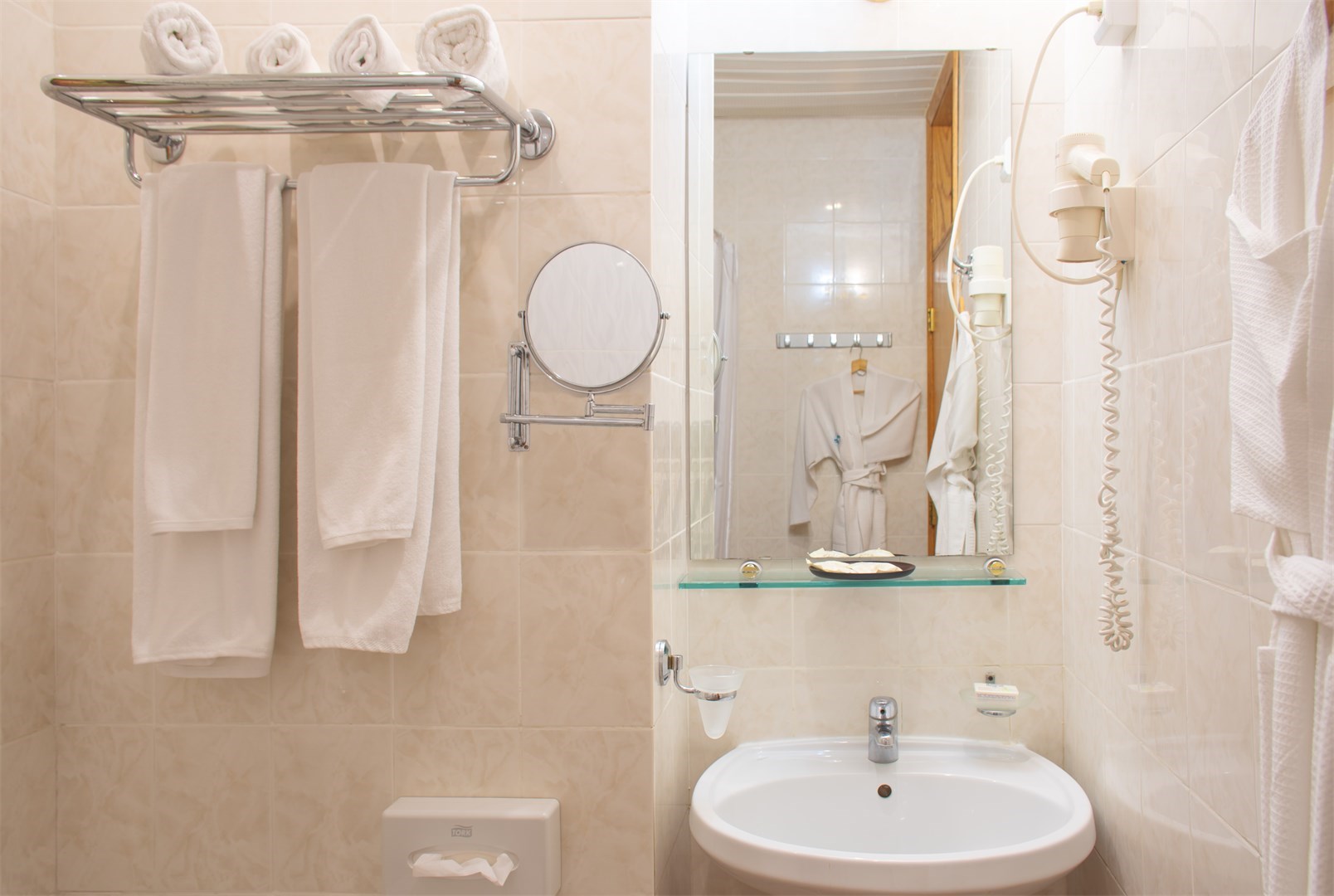 Стандарт семейный 2-комнатный (основная территория) в Октябрьский