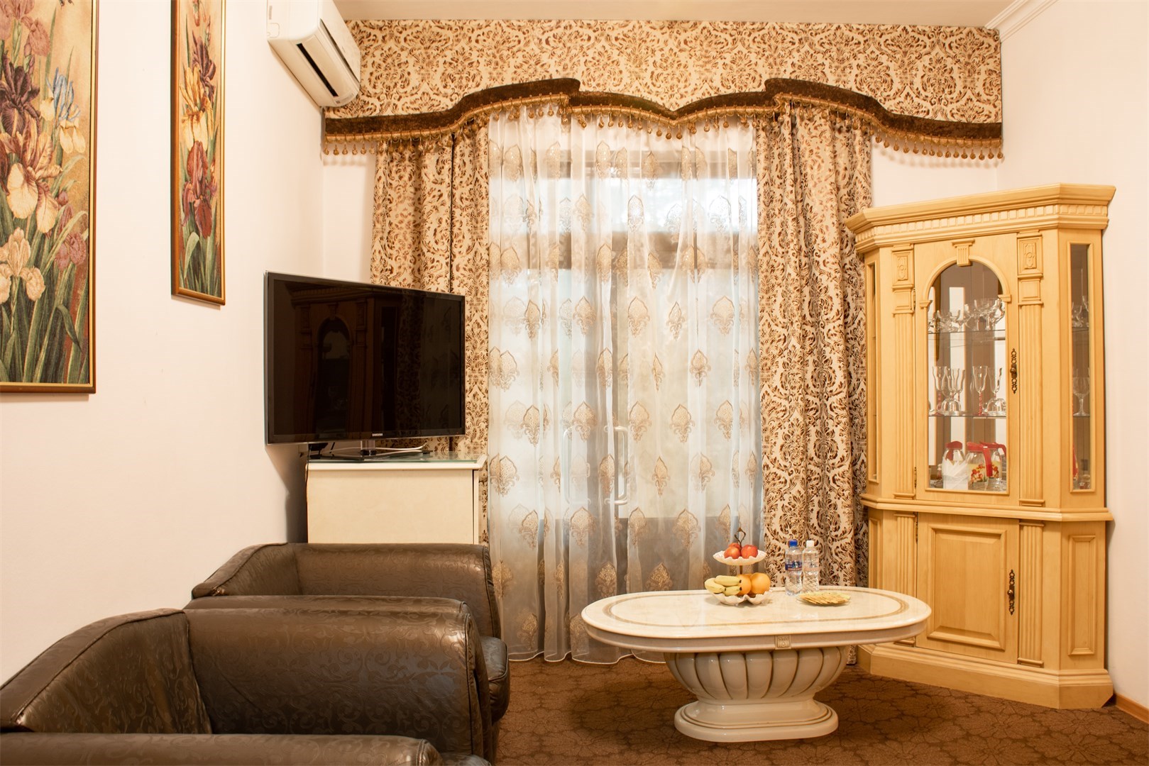 Стандарт семейный 2-комнатный (основная территория) в Октябрьский