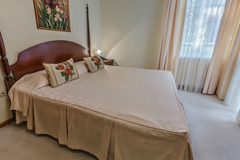 Стандарт семейный 2-комнатный (основная территория) в Октябрьский