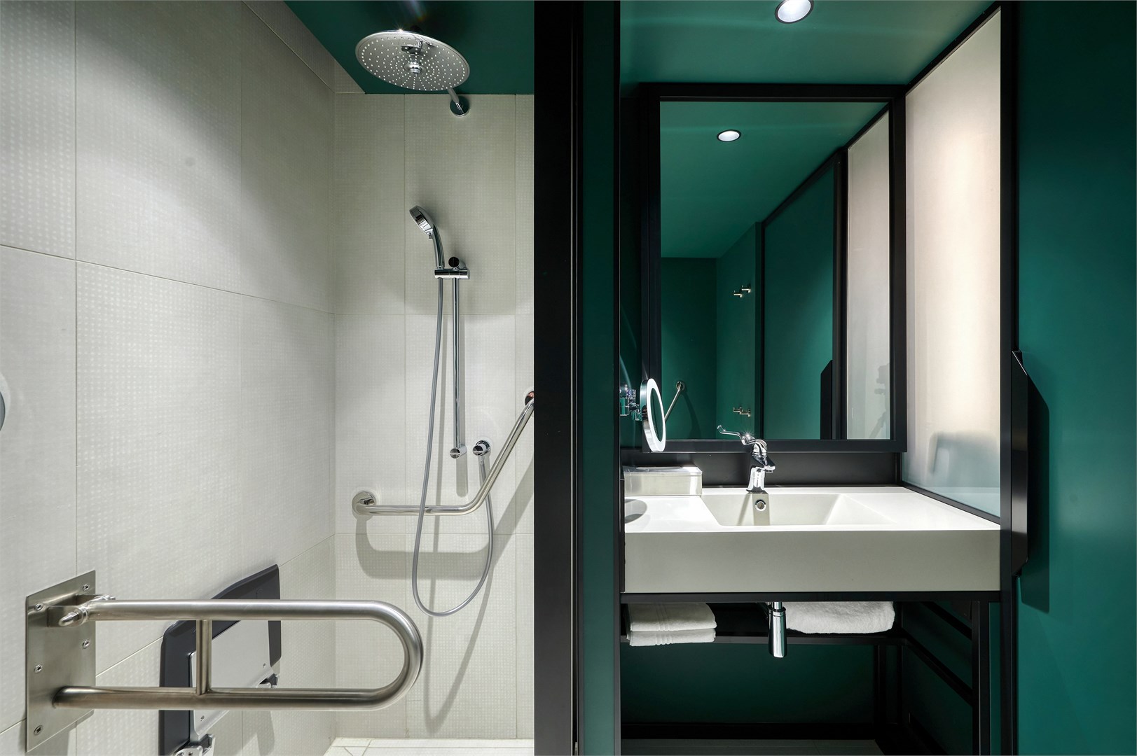 Стандарт с двуспальной кроватью для людей с ограниченными возможностями в Azimut Сити