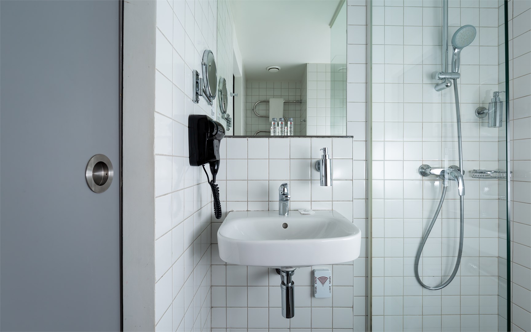 SMART Стандарт с одной большой кроватью в Azimut Сити