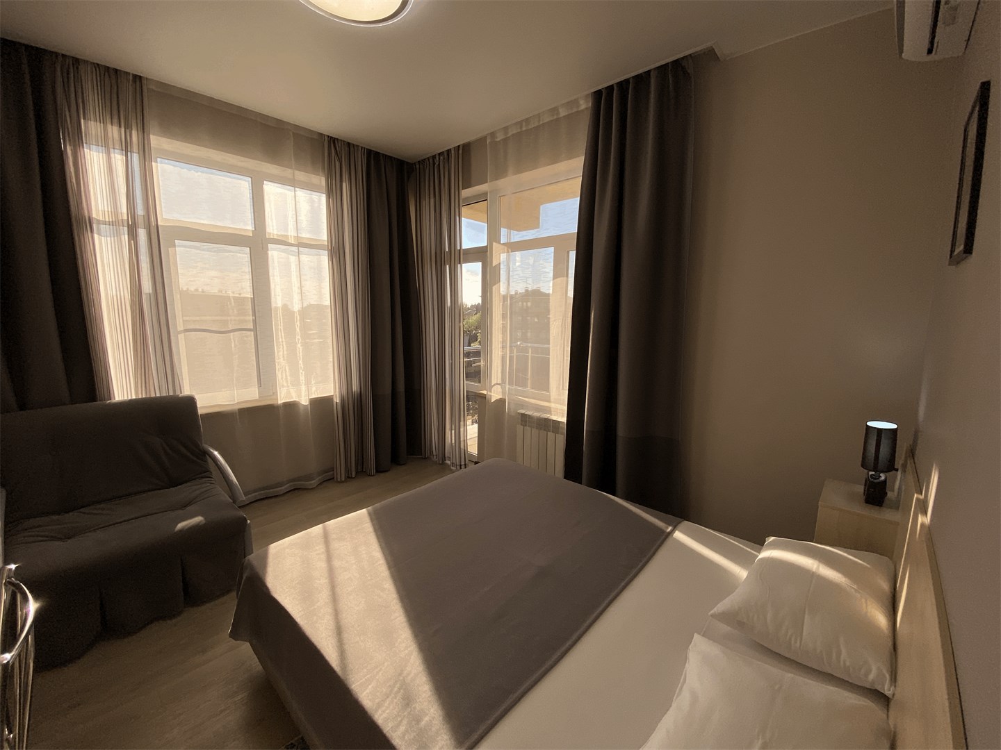 Де-Люкс с панорамными окнами в Черноморская Звезда