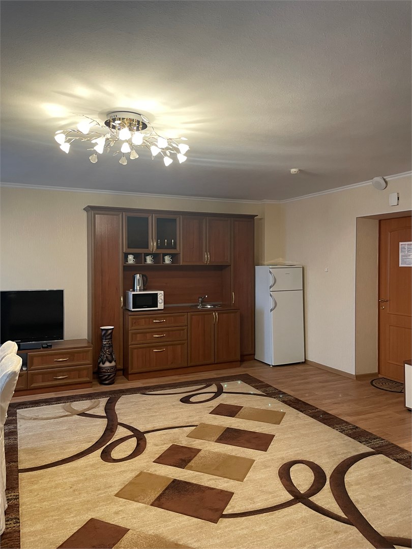 Deluxe Suite , гостиная +спальня в Дом иностранных специалистов