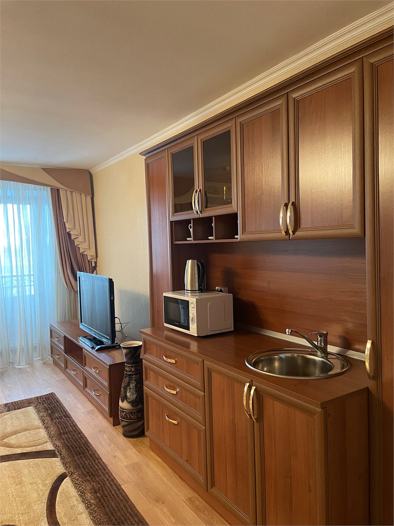 Deluxe Suite , гостиная +спальня в Дом иностранных специалистов