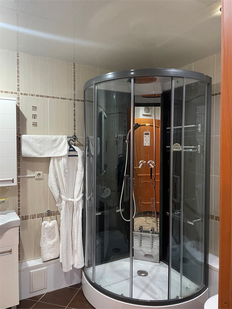 Deluxe Suite , гостиная +спальня в Дом иностранных специалистов