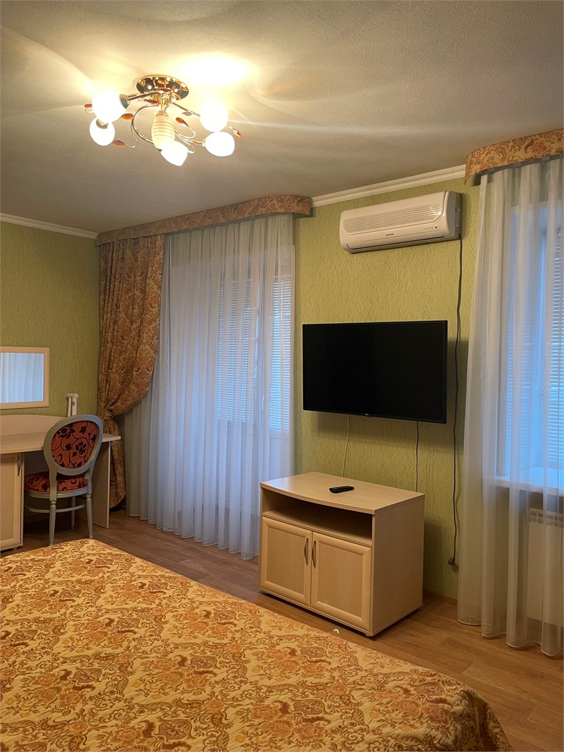 Deluxe Suite , гостиная +спальня в Дом иностранных специалистов