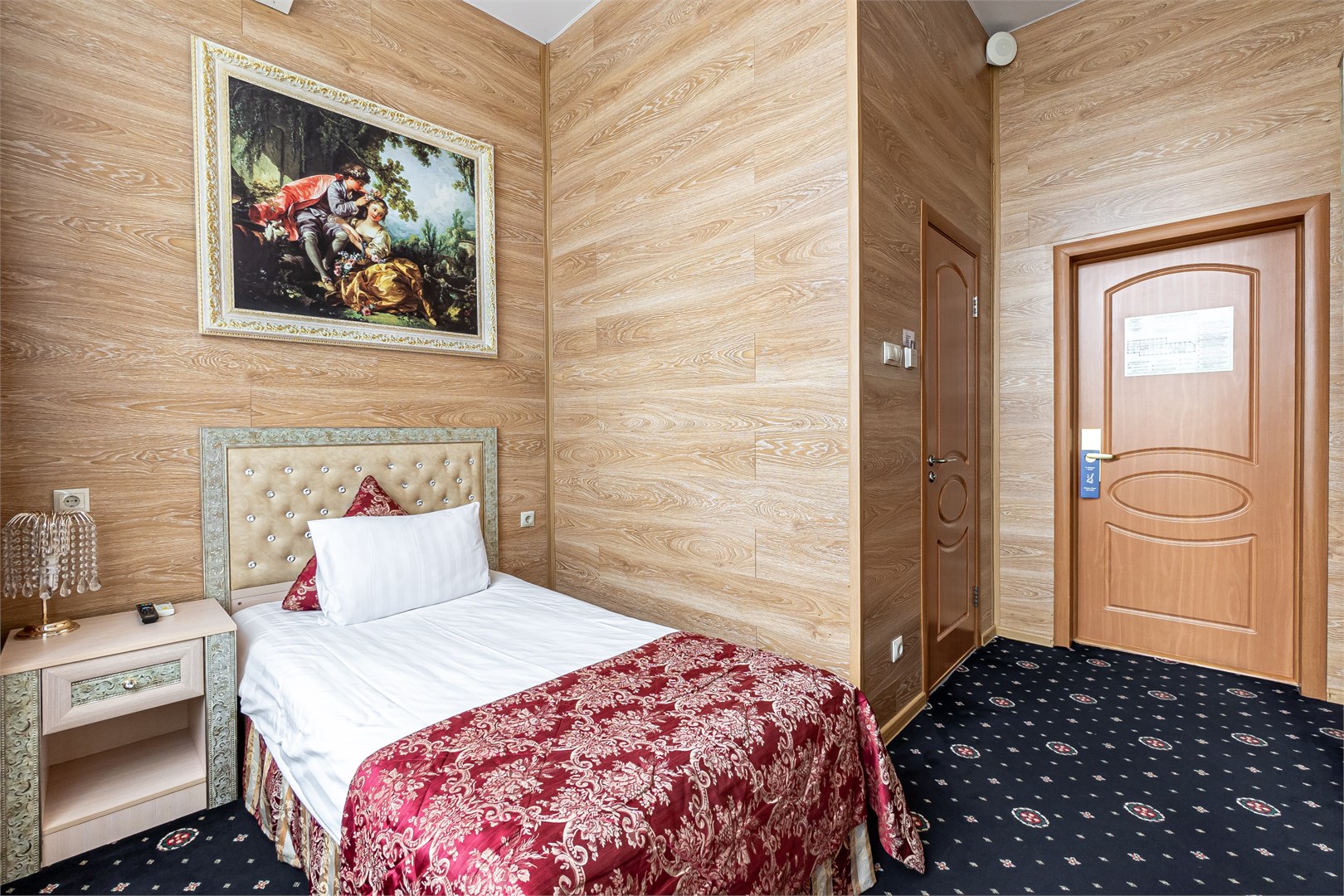 Одноместный номер Эконом c фальш-окном в Azimut Отель Дербеневская Москва