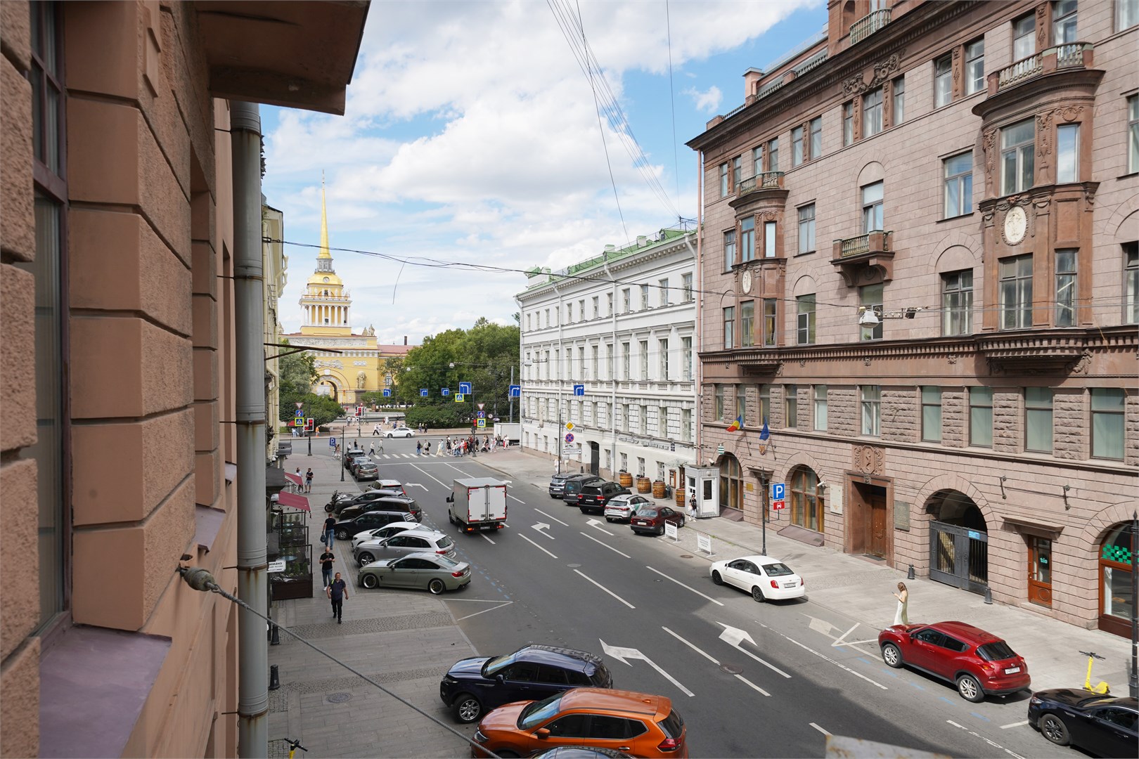 С балконом в Престиж центр