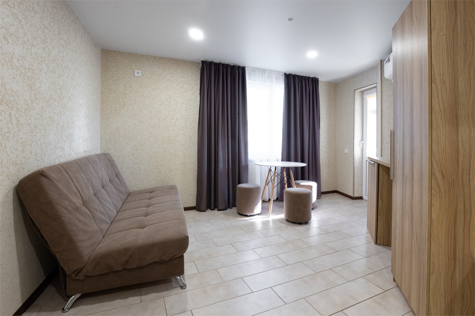 Стандарт четырехместный с балконом (1 корпус) в Амиго