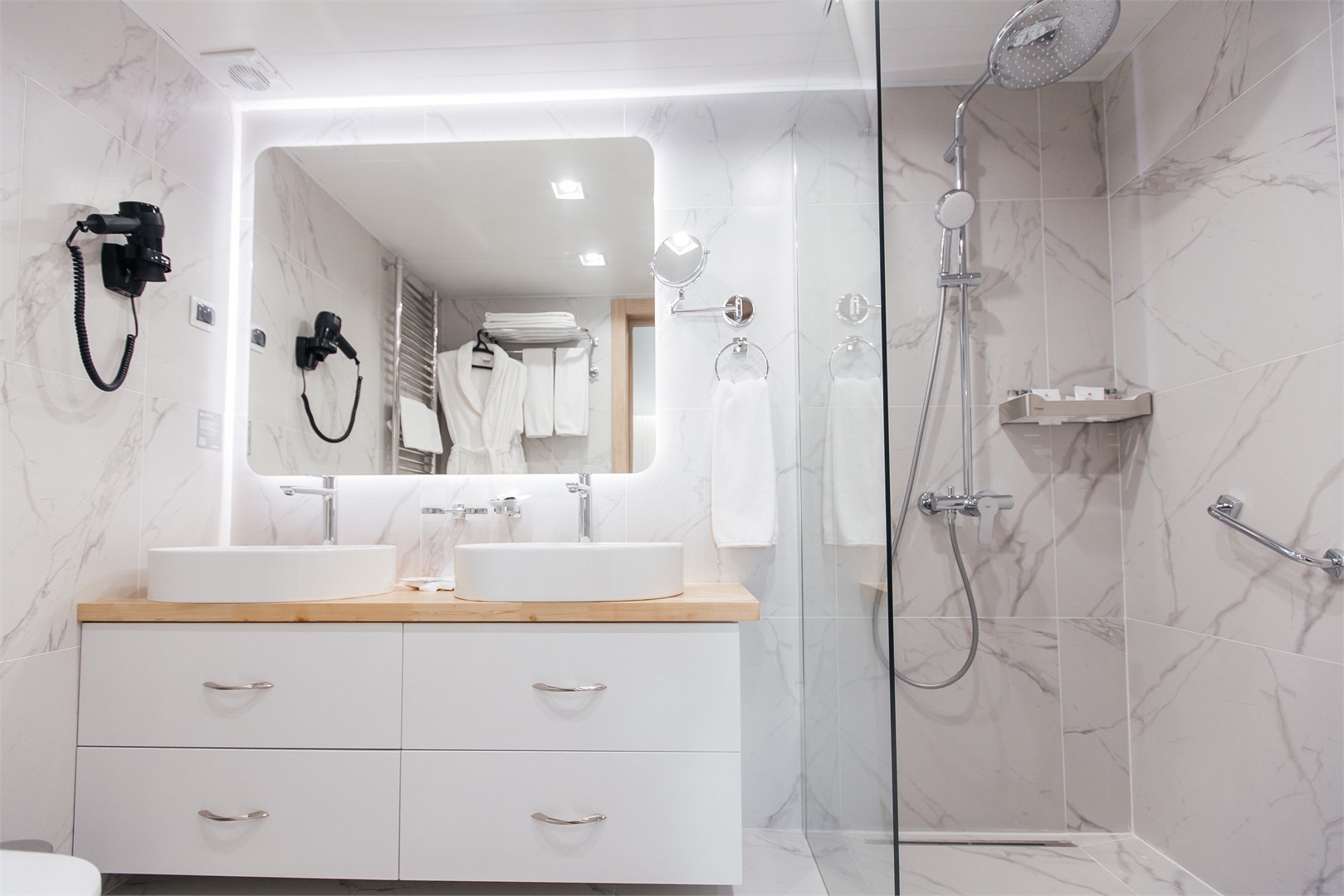 Улучшенный Люкс в AZIMUT Отель Тобольск