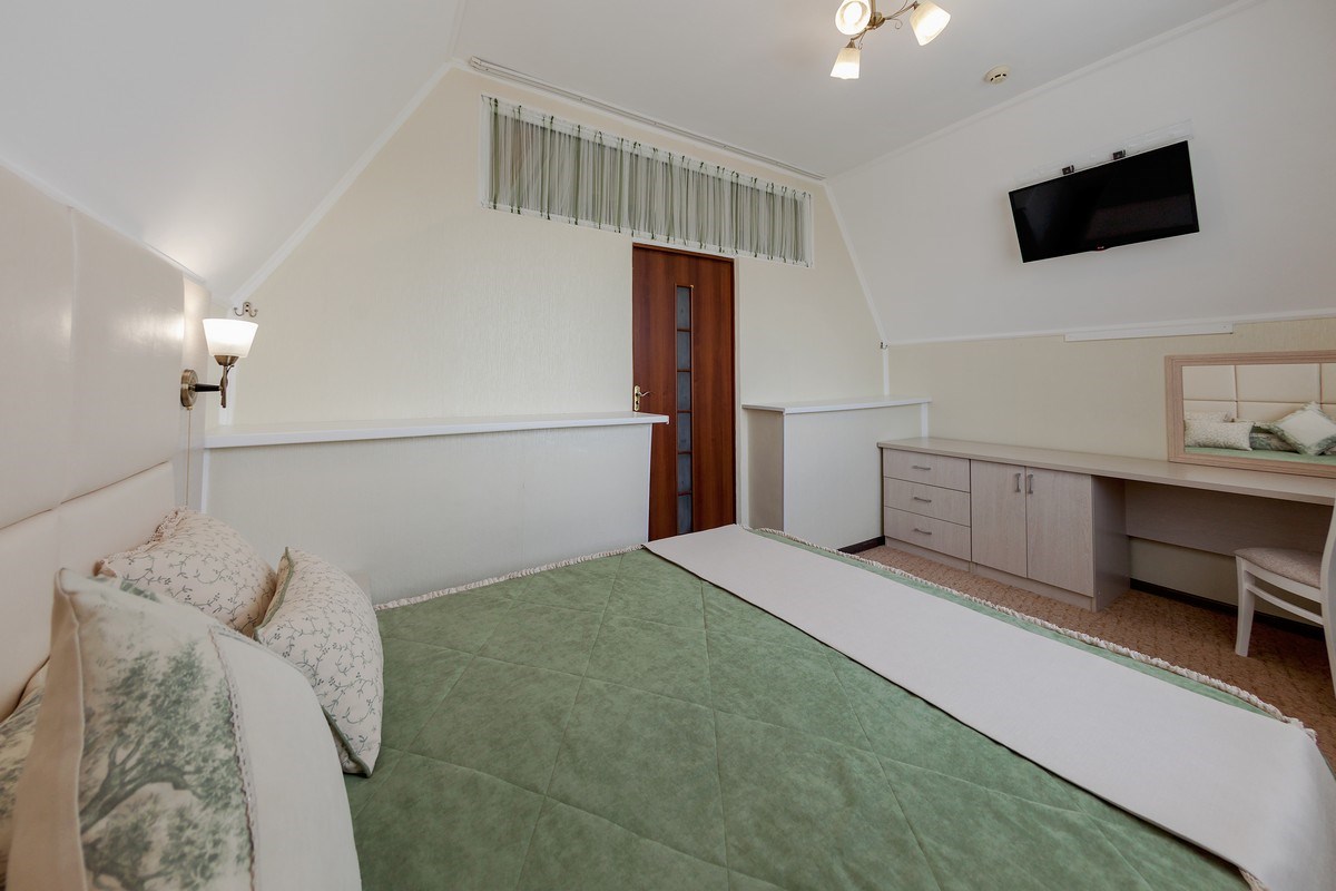 Семейный Мансарда 2-х комнатный без балкона корпус 4 в Кристалл уют