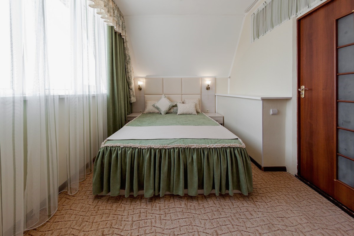 Семейный Мансарда 2-х комнатный без балкона корпус 4 в Кристалл уют