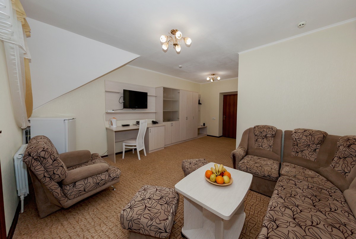 Семейный Мансарда 2-х комнатный без балкона корпус 4 в Кристалл уют