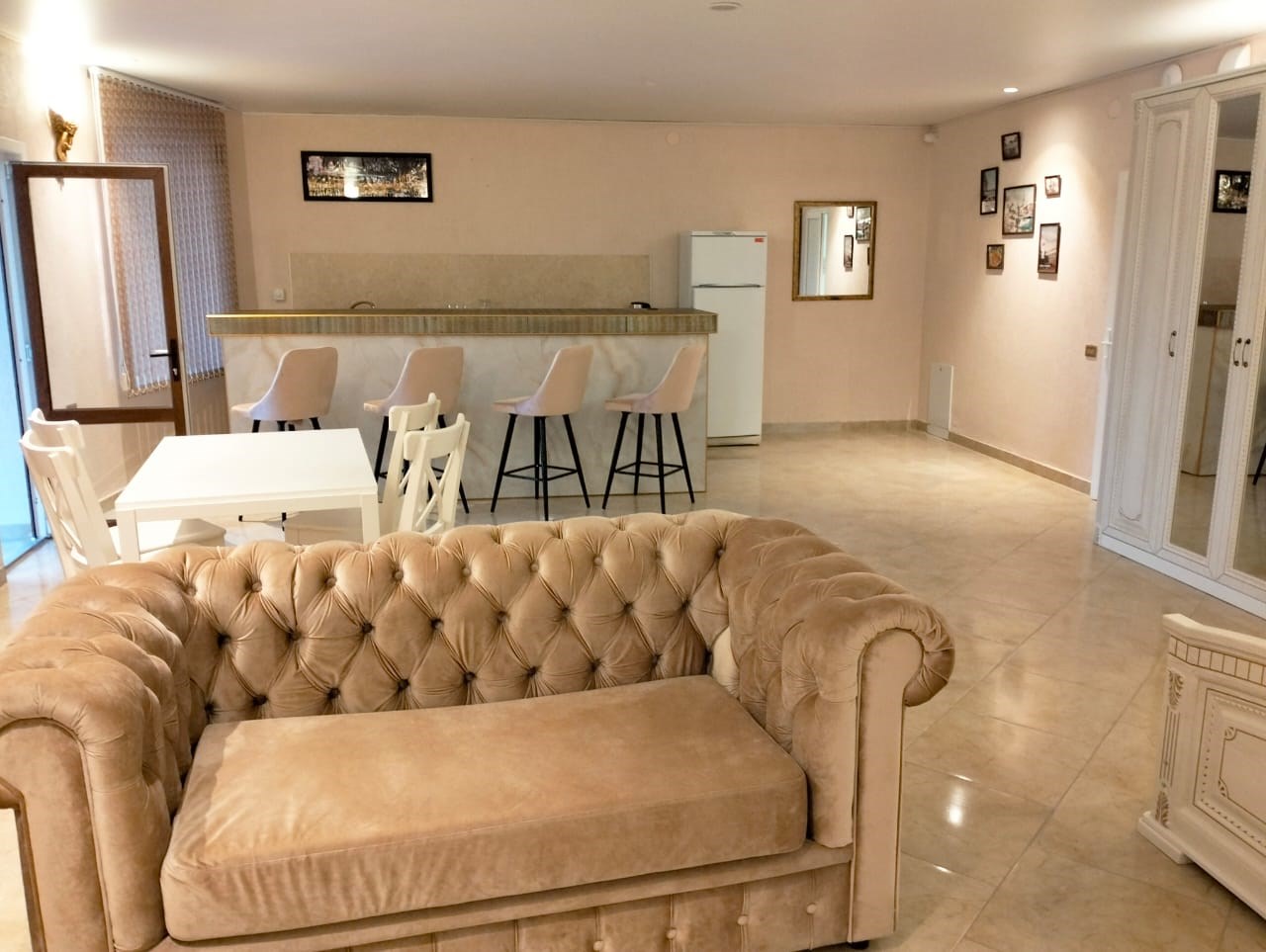 Семейные апартаменты 3х местный в Империя