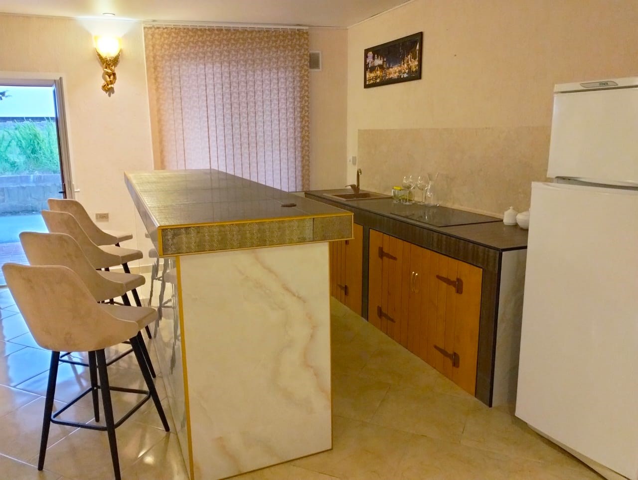 Семейные апартаменты 3х местный в Империя