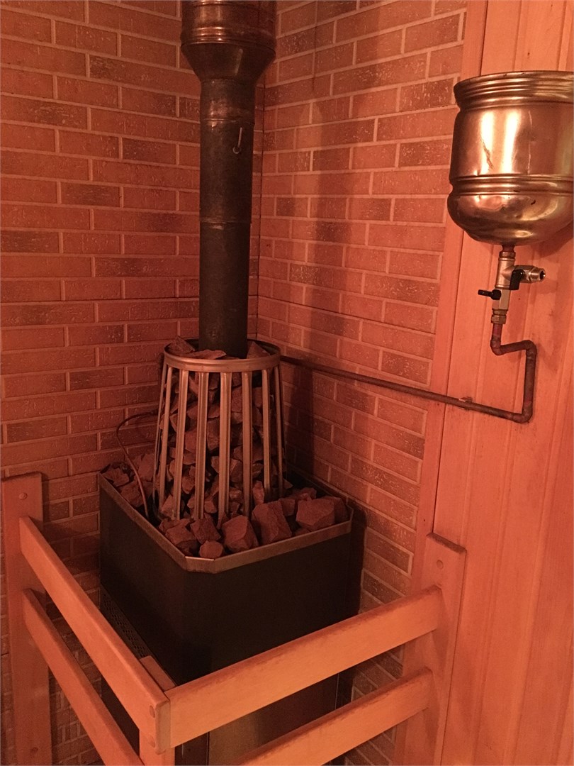 бассейн в шале с сауной, зоной барбекю и кухней в Вилла с видом на горы