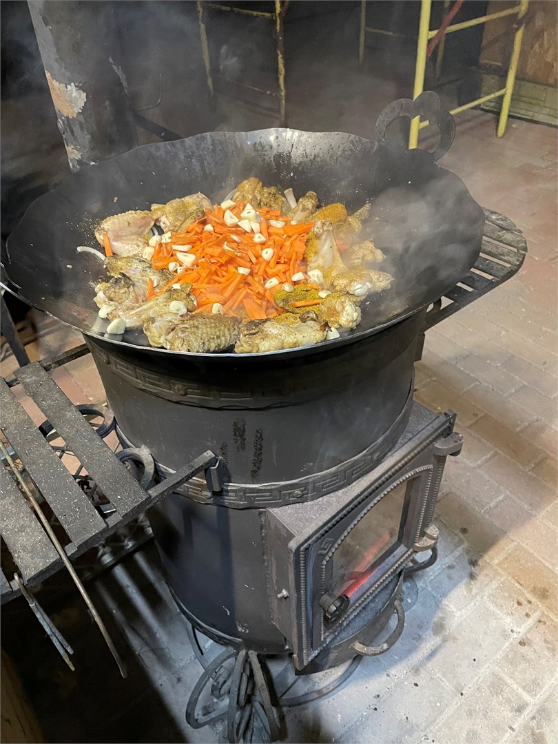 бассейн в шале с сауной, зоной барбекю и кухней в Вилла с видом на горы