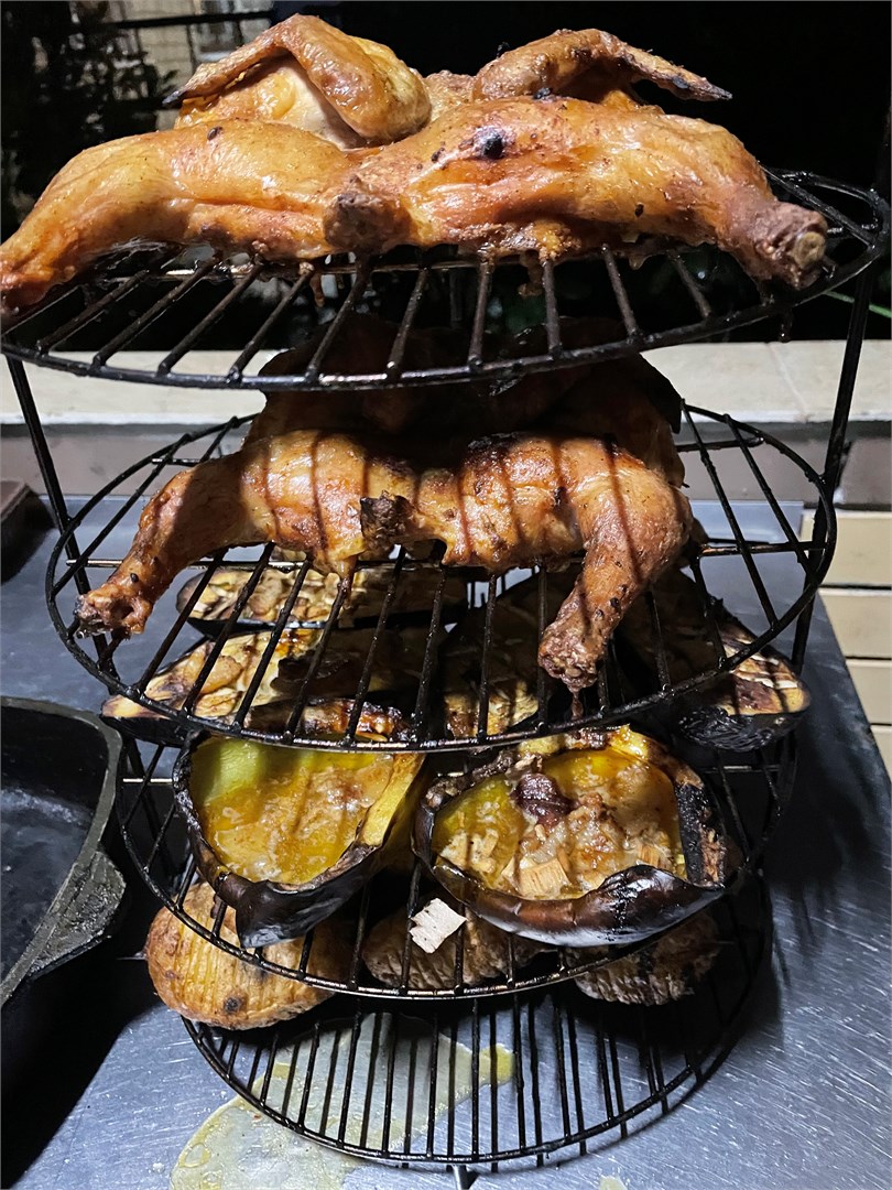 бассейн в шале с сауной, зоной барбекю и кухней в Вилла с видом на горы