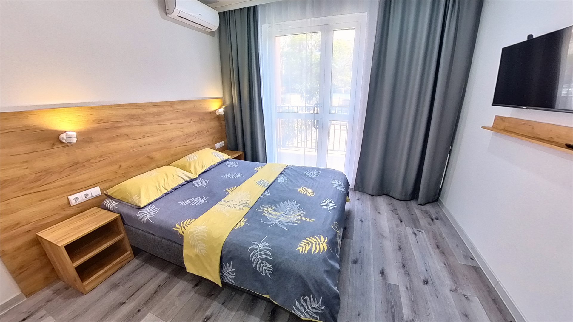 Фотография Улучшенный Стандарт с балконом