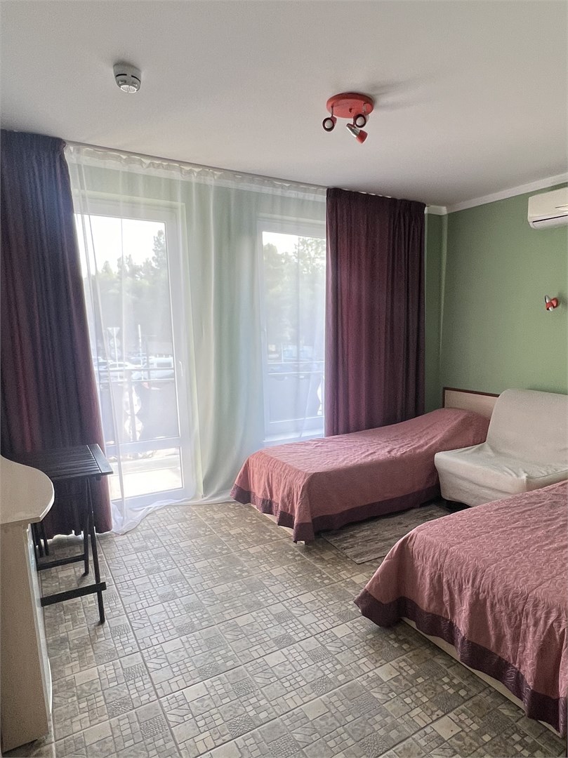 Стандартный двухместный с двумя кроватями и 1 дополнительным местом, с балконом в Казачок