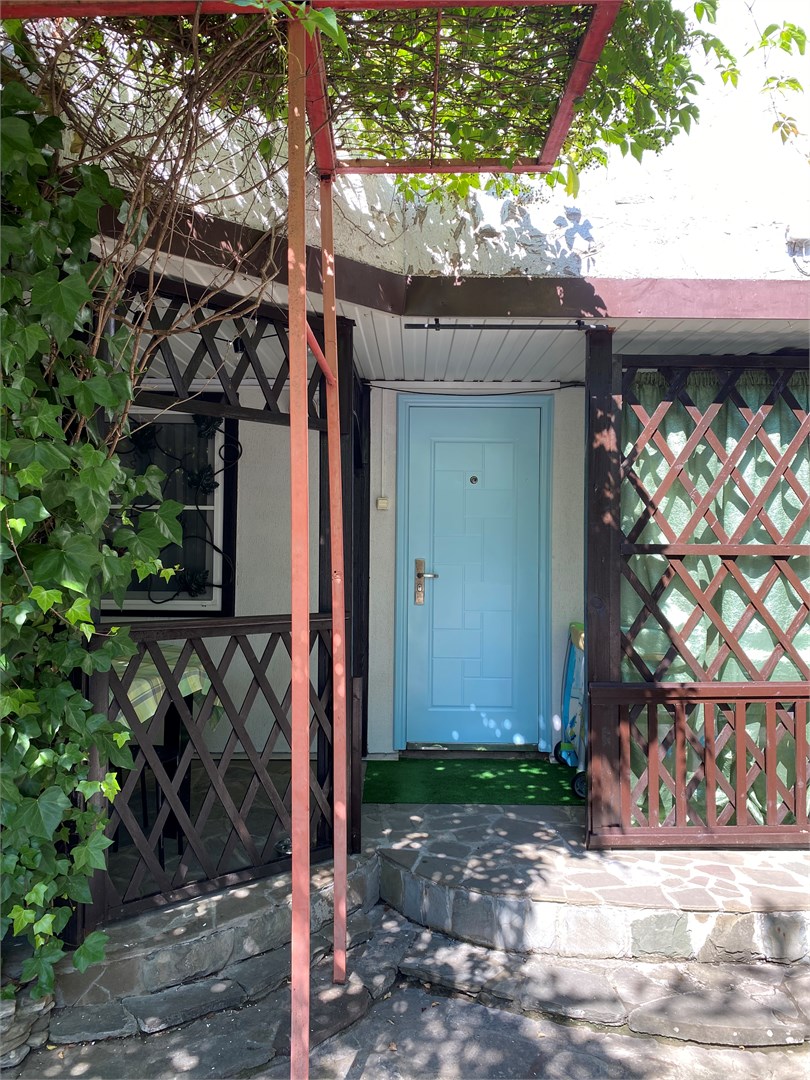 Двухэтажный восьмиместный мини-коттедж с 1 дополнительным местом в Казачок