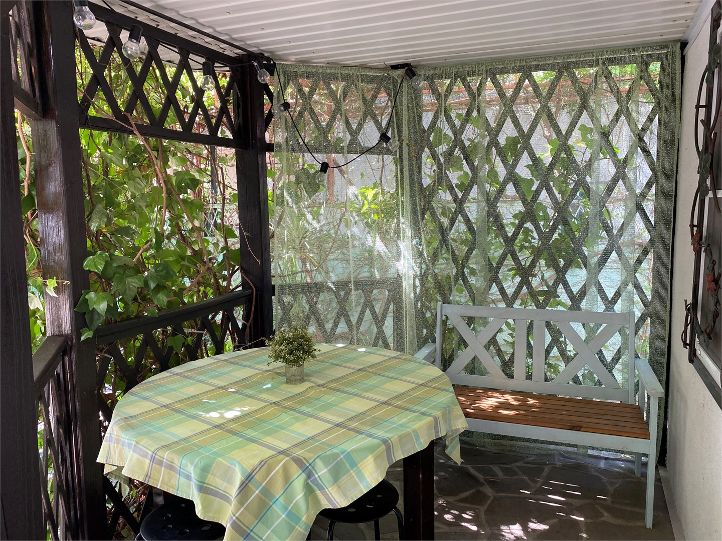 Двухэтажный восьмиместный мини-коттедж с 1 дополнительным местом в Казачок