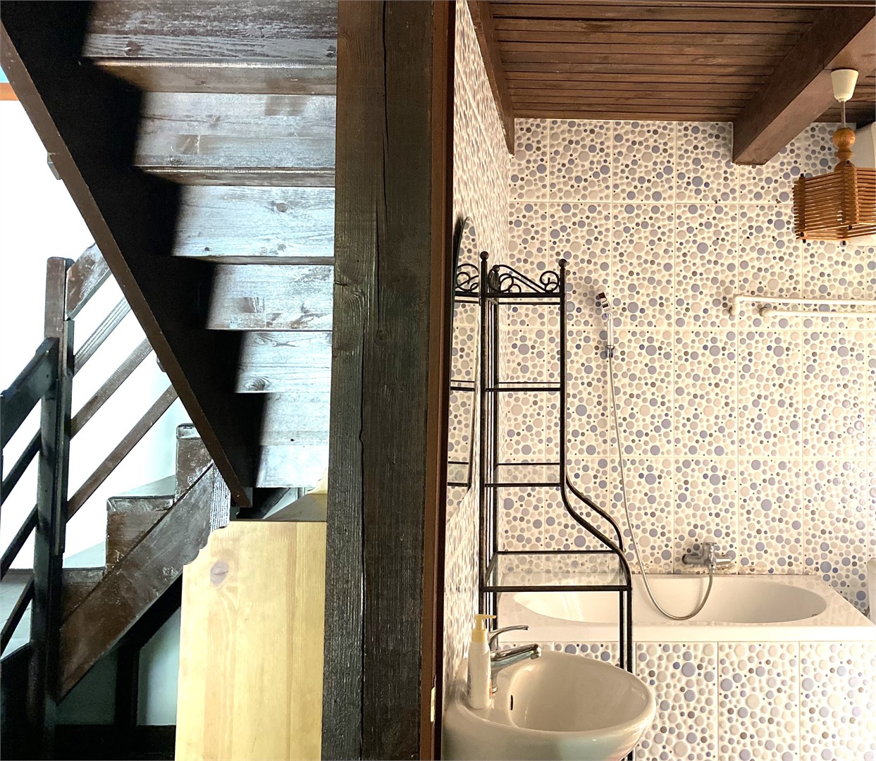 Двухэтажный восьмиместный мини-коттедж с 1 дополнительным местом в Казачок