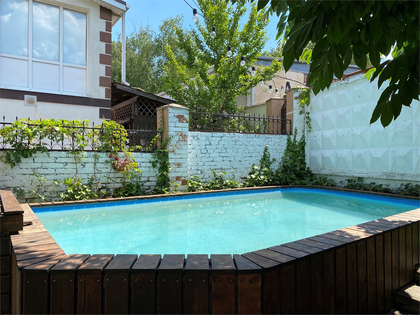 Двухэтажный восьмиместный мини-коттедж с 1 дополнительным местом в Казачок