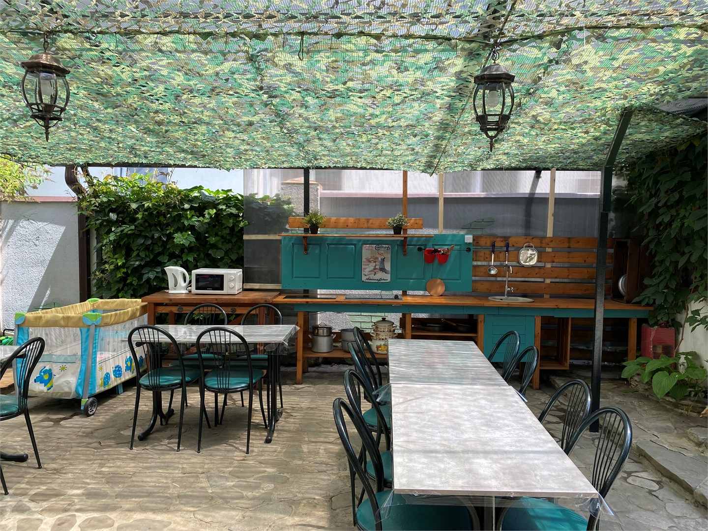 Двухкомнатный пятиместный номер с 3 односпальными кроватями в Казачок