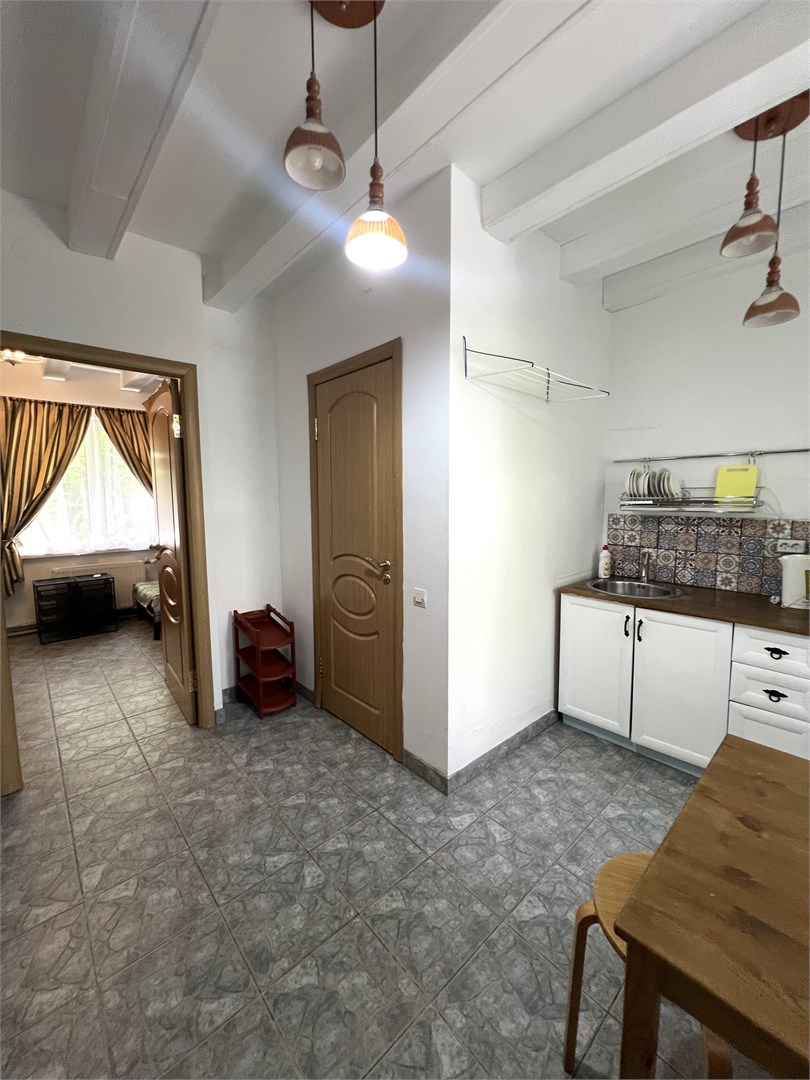 Двухкомнатный пятиместный номер с 3 односпальными кроватями в Казачок