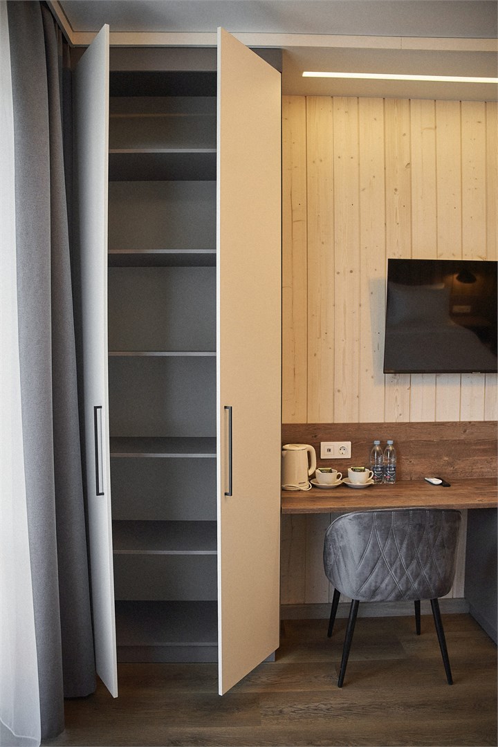 Корпус №2 "Стандарт" с видом на реку в Маяк