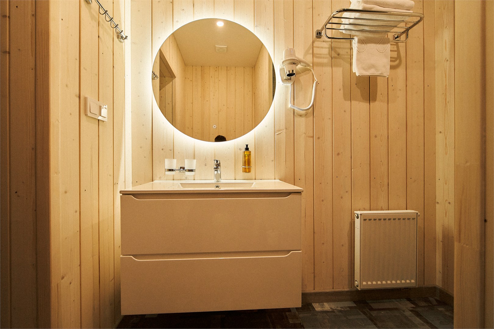 Корпус №2 "Стандарт" с видом на реку в Маяк