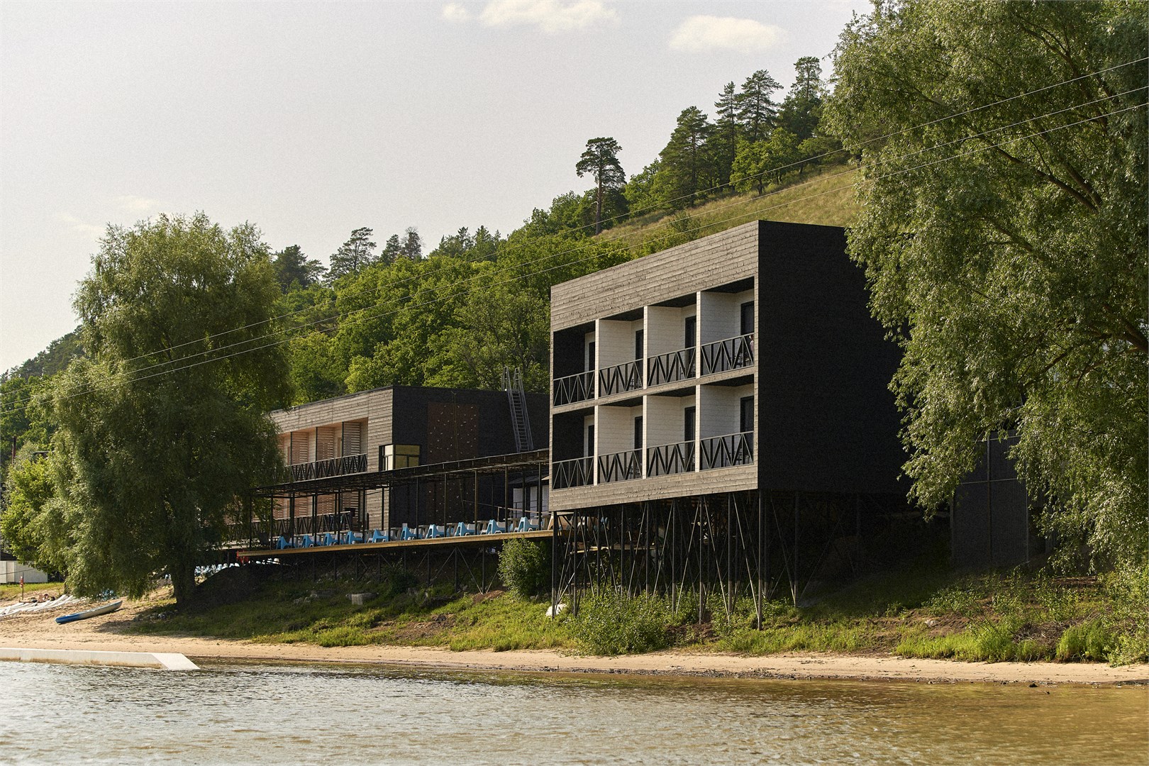 Корпус №2 "Стандарт" с видом на реку в Маяк