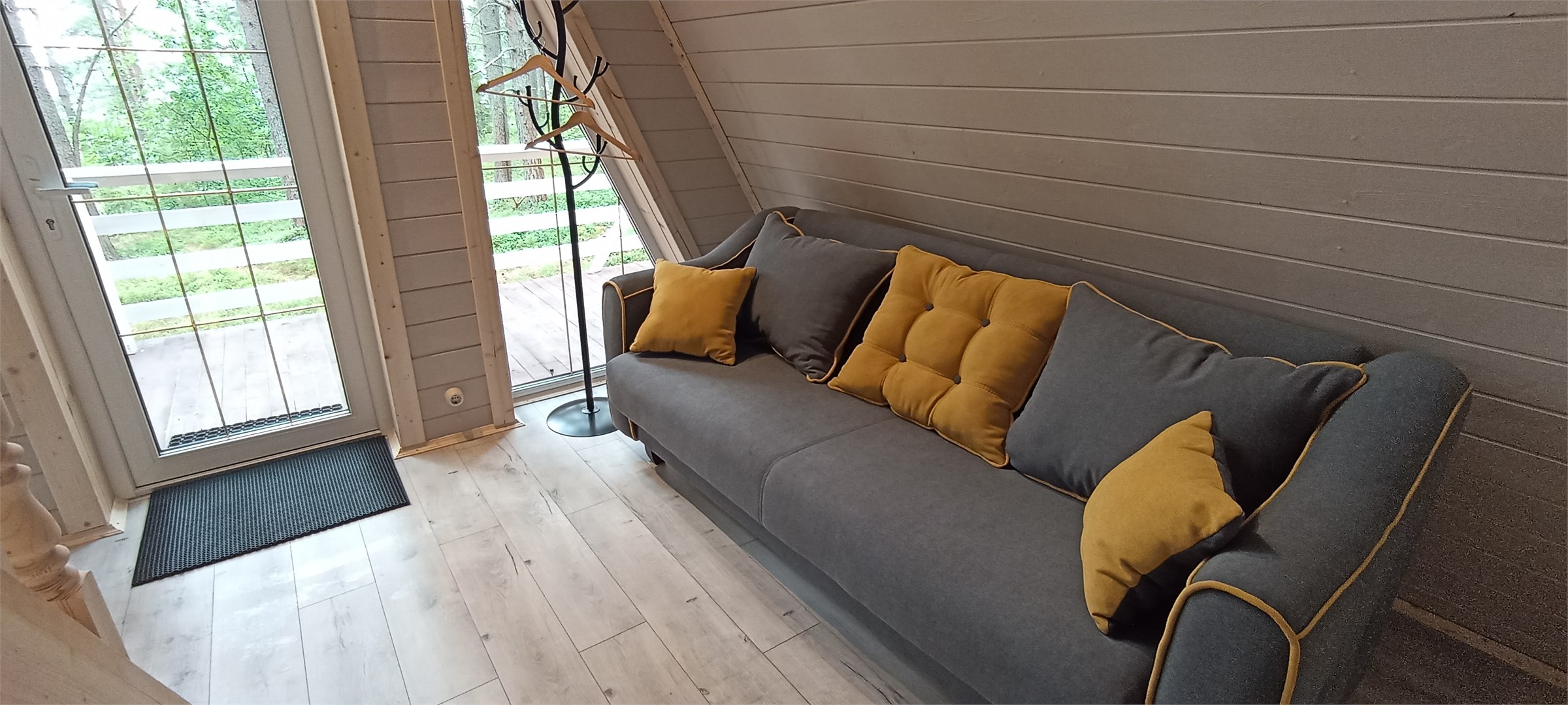 Семейный коттедж с террасой и панорамным остеклением в Морошка