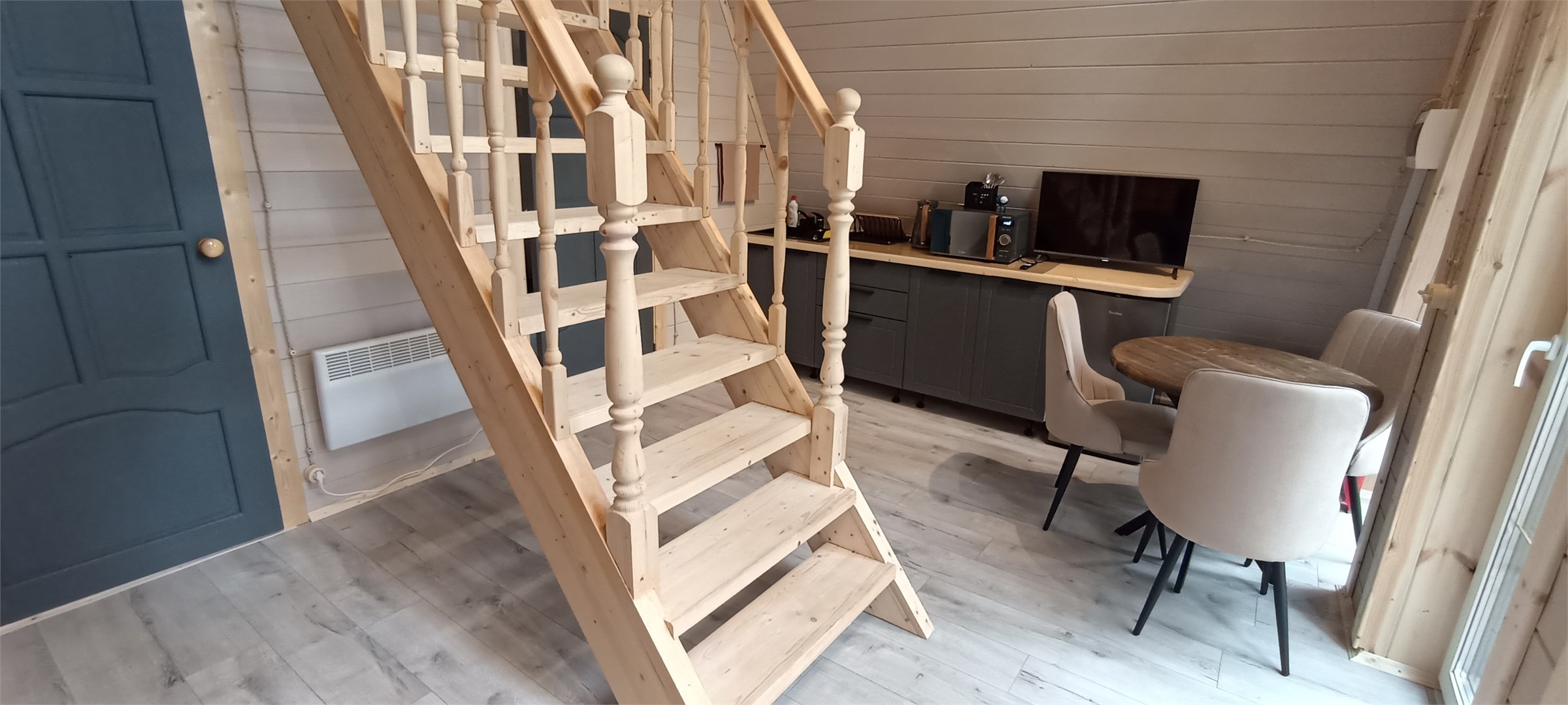 Семейный коттедж с террасой и панорамным остеклением в Морошка