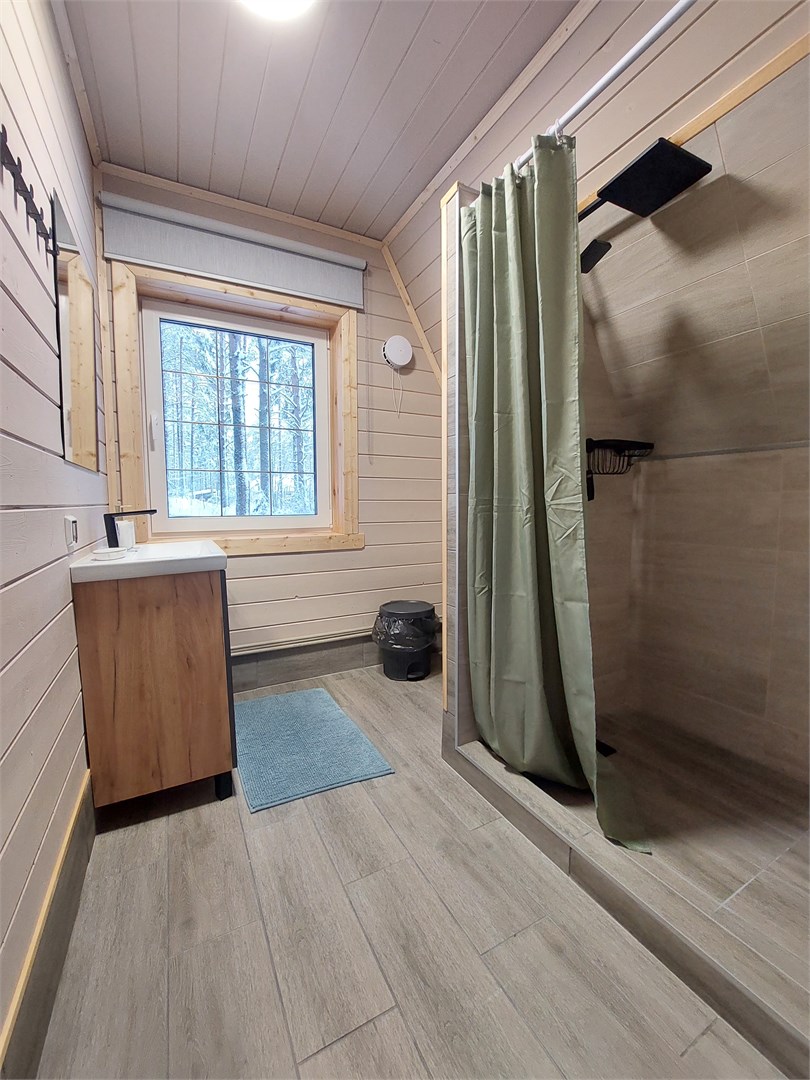 Семейный коттедж с террасой и панорамным остеклением в Морошка