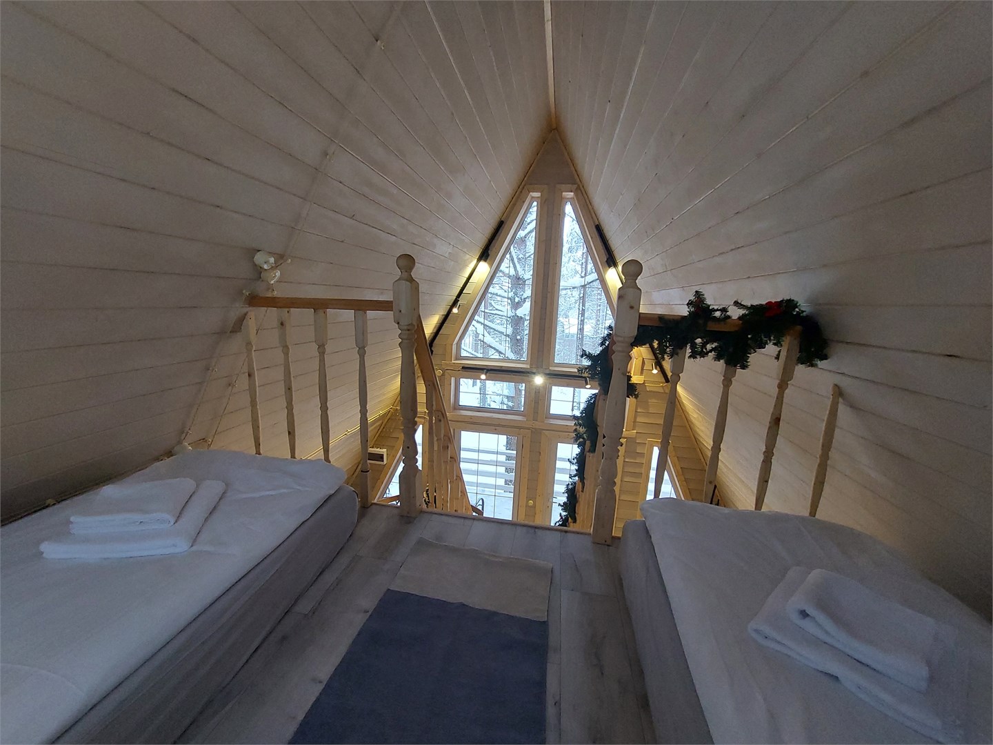 Семейный коттедж с террасой и панорамным остеклением в Морошка