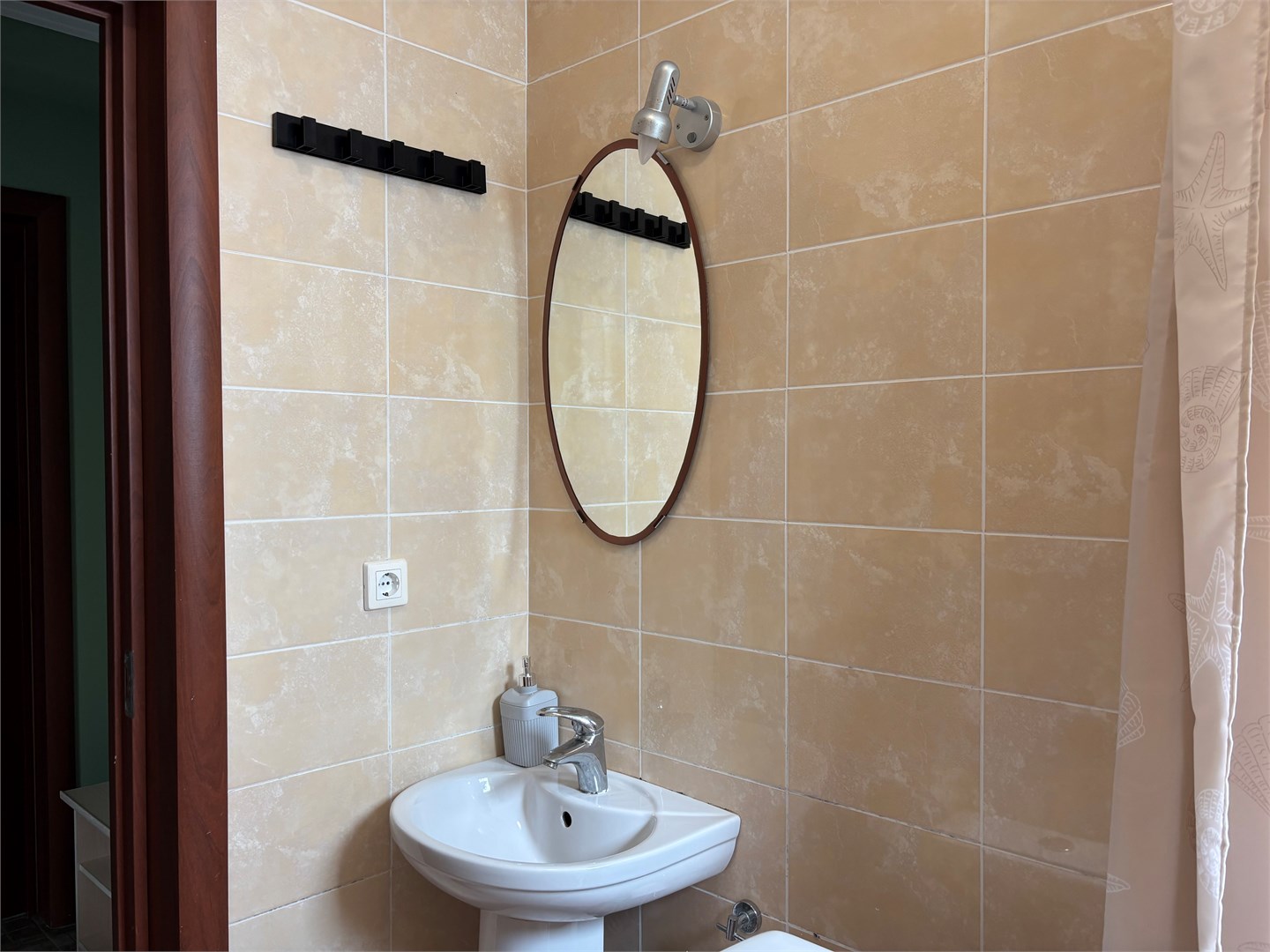 Стандартный двухместный с двуспальной кроватью и 1 дополнительным местом, без балкона в Казачок