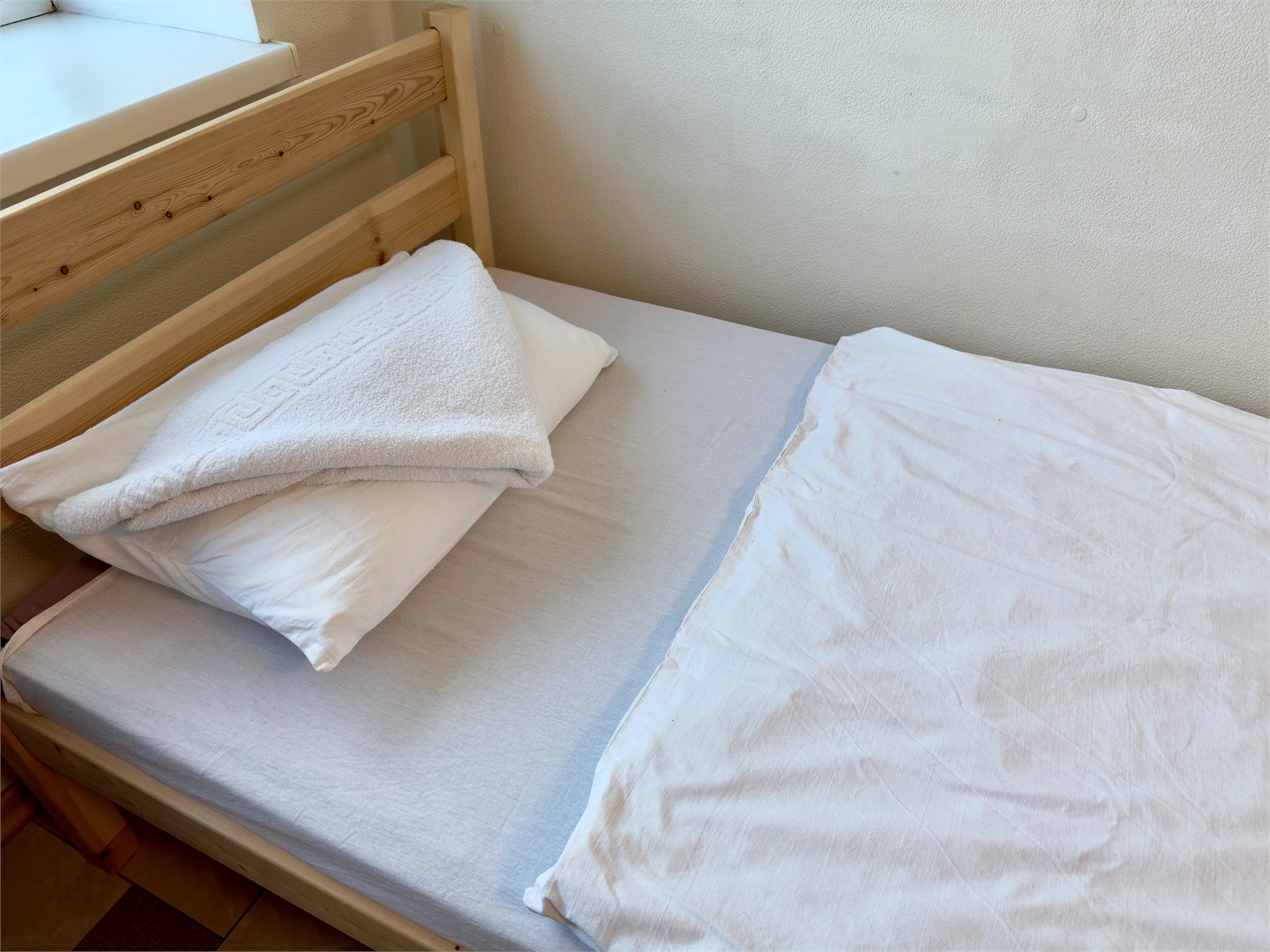 Одноместная отдельная комната с односпальной кроватью с электронным замком в Невский