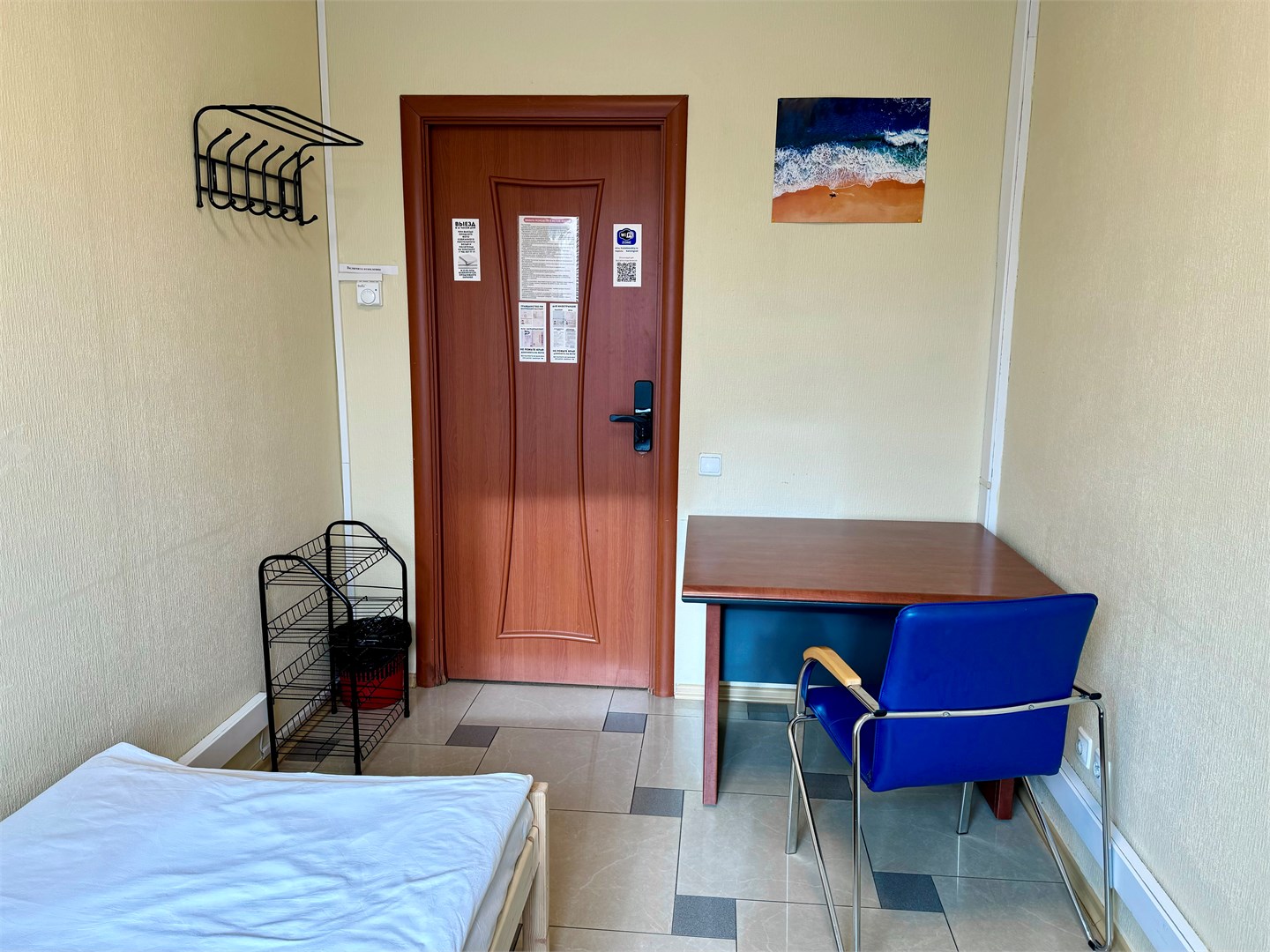 Одноместная отдельная комната с односпальной кроватью с электронным замком в Невский