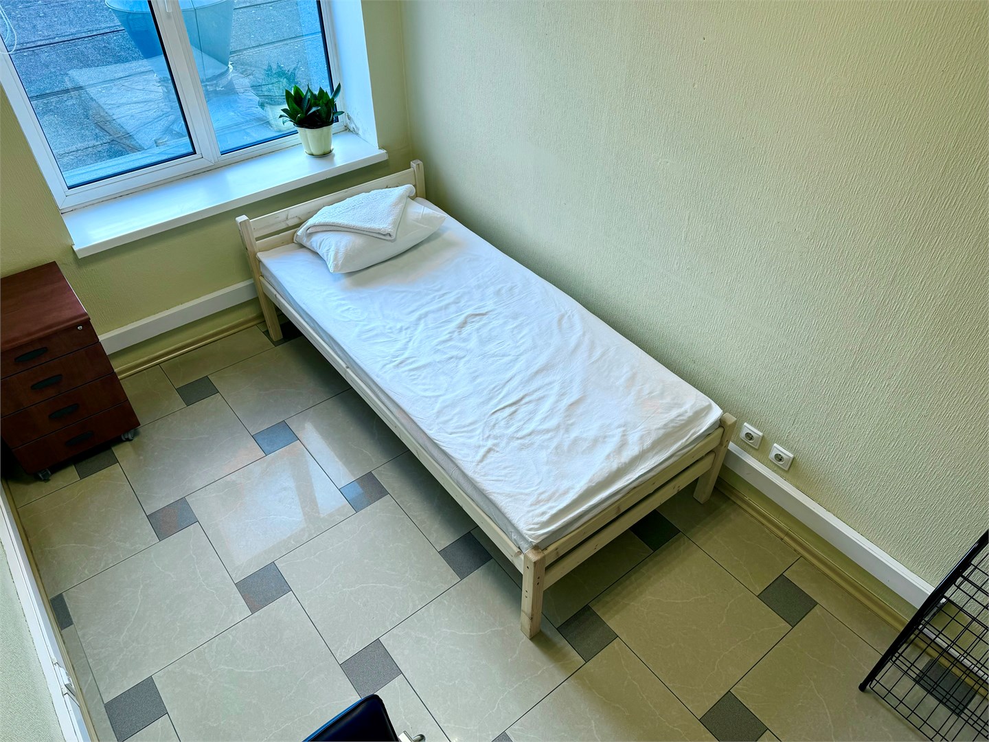 Одноместная отдельная комната с односпальной кроватью с электронным замком в Невский