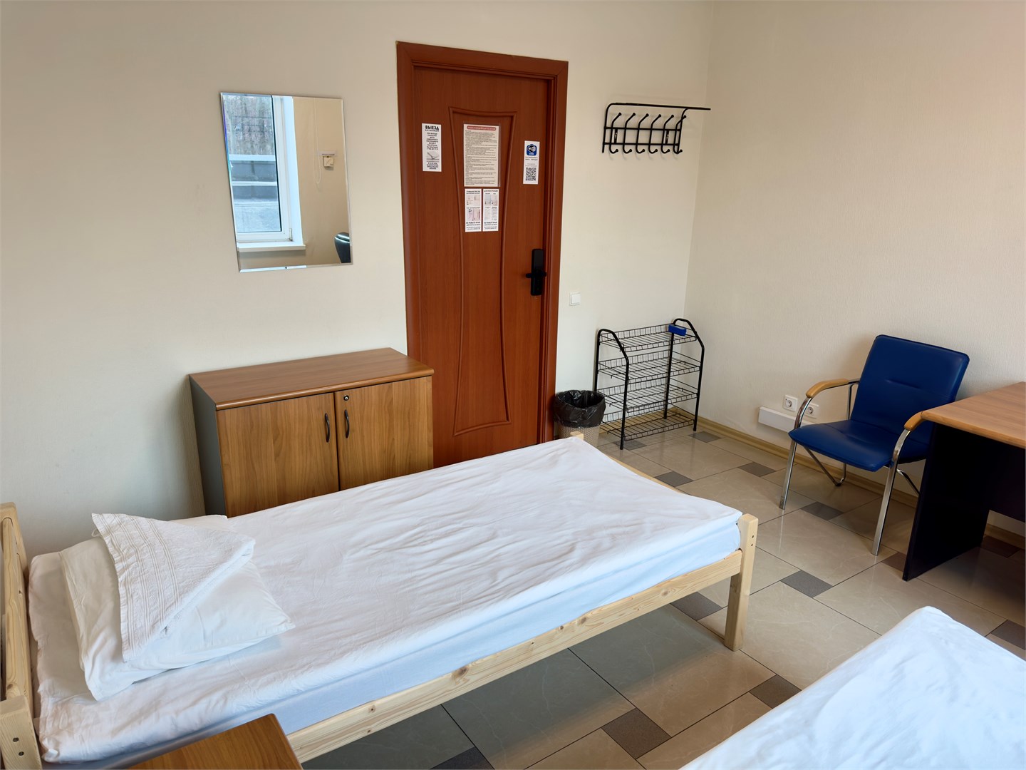 Двухместная комната c 2 односпальными кроватями с электронным замком в Невский