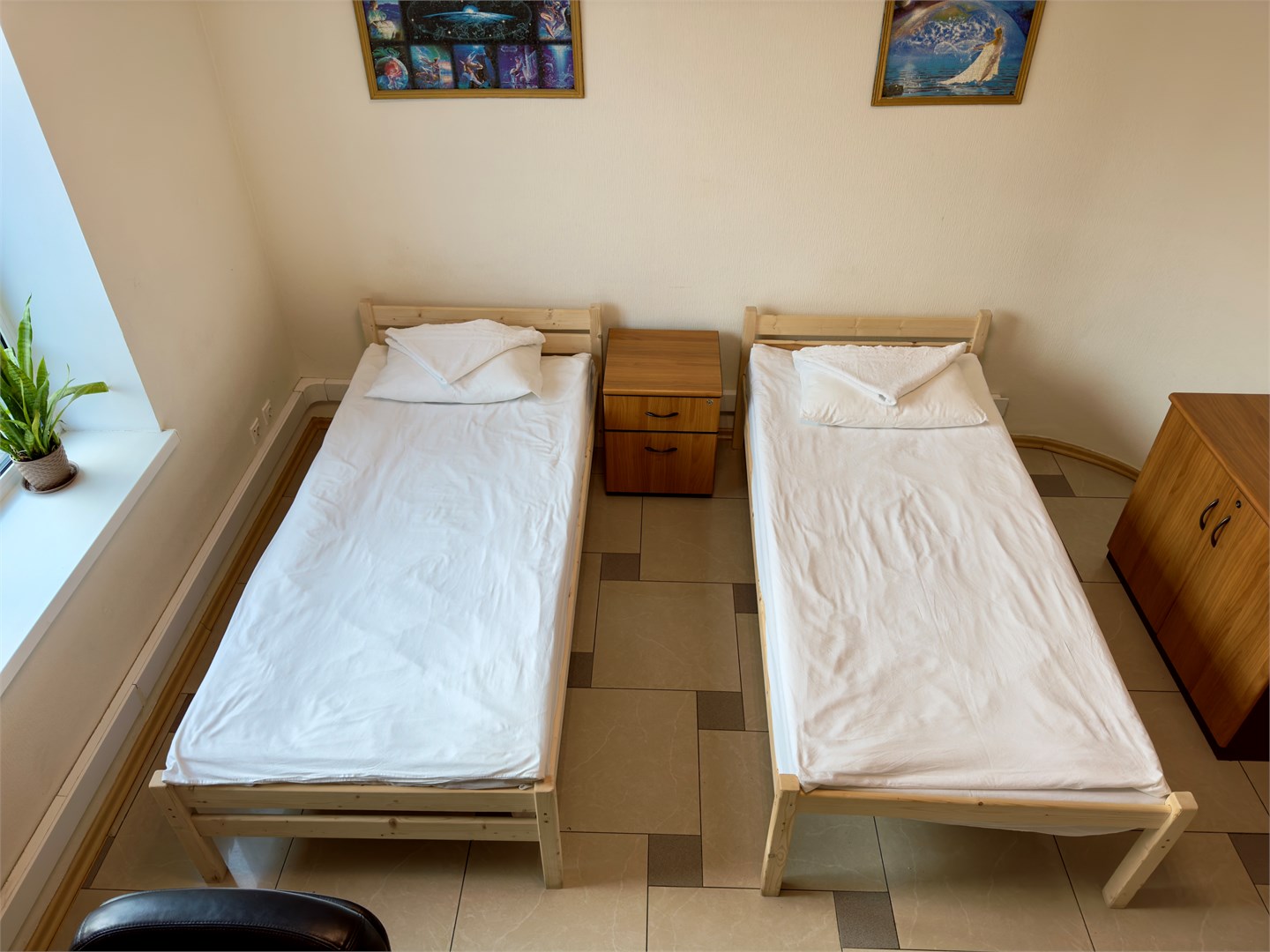 Двухместная комната c 2 односпальными кроватями с электронным замком в Невский