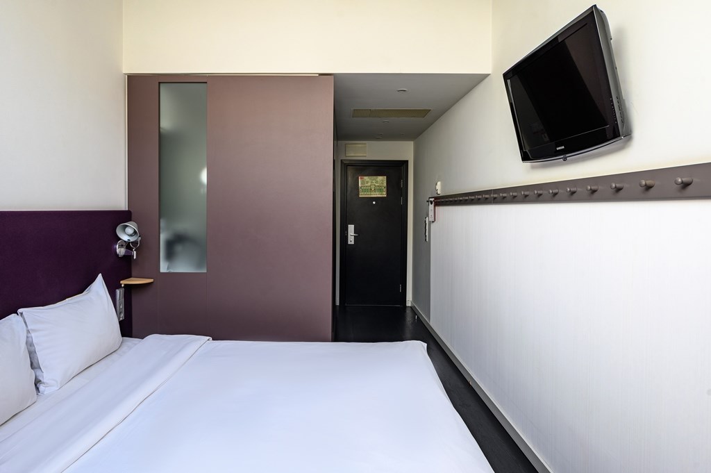 SMART Стандарт с Мансардным окном в Azimut Сити Отель Тульская Москва