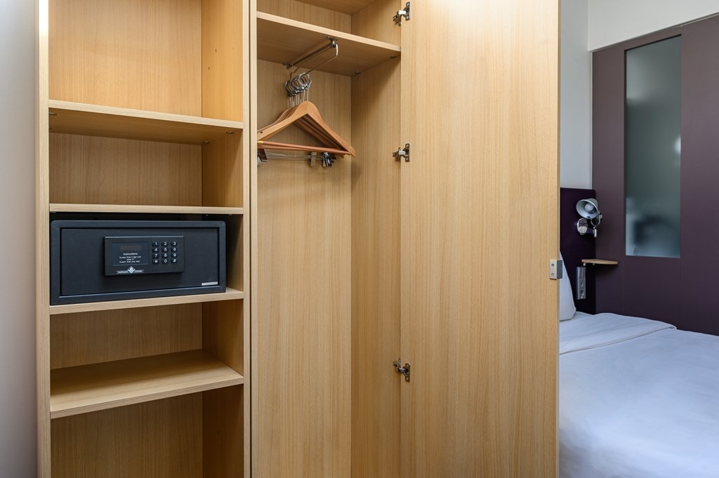 SMART Стандарт с Мансардным окном в Azimut Сити Отель Тульская Москва