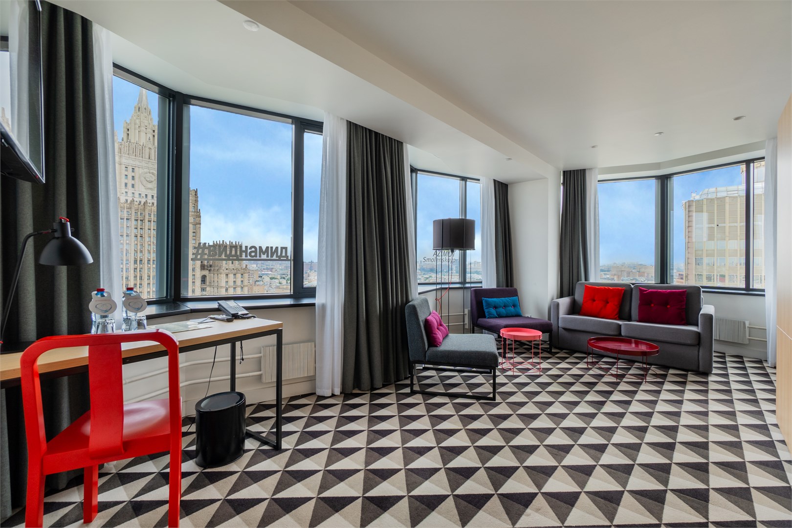 SMART Апартаменты с видом на МИД на клубном этаже в Azimut Сити Отель Смоленская Москва