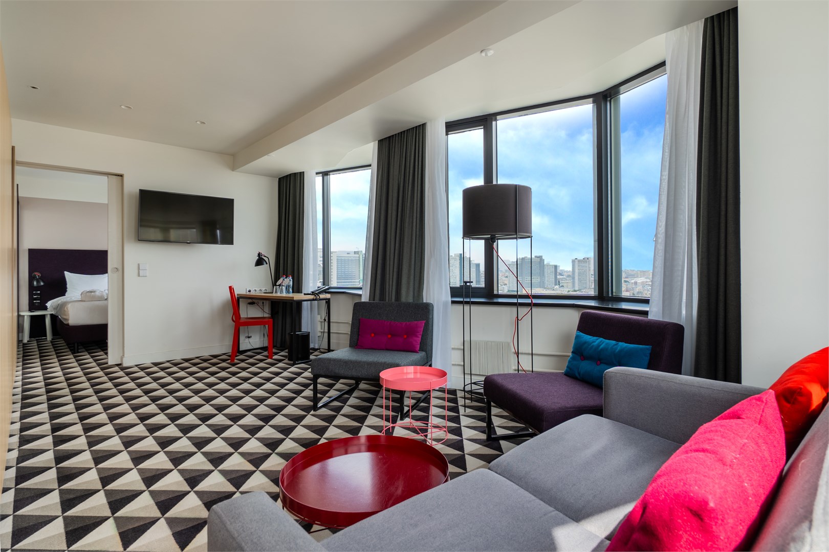 SMART Апартаменты с видом на МИД на клубном этаже в Azimut Сити Отель Смоленская Москва