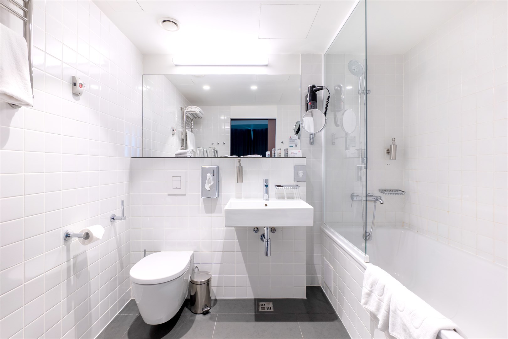 SMART Апартаменты с видом на МИД на клубном этаже в Azimut Сити Отель Смоленская Москва